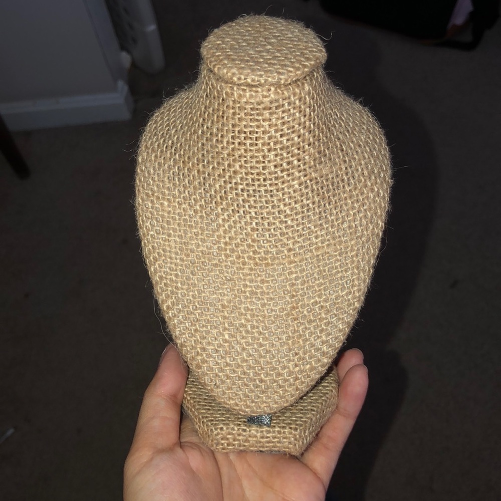 Necklace holder